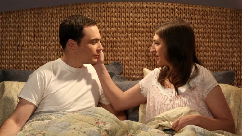 Sheldon Cooper and Amy Farrah Fowler sitting in bed