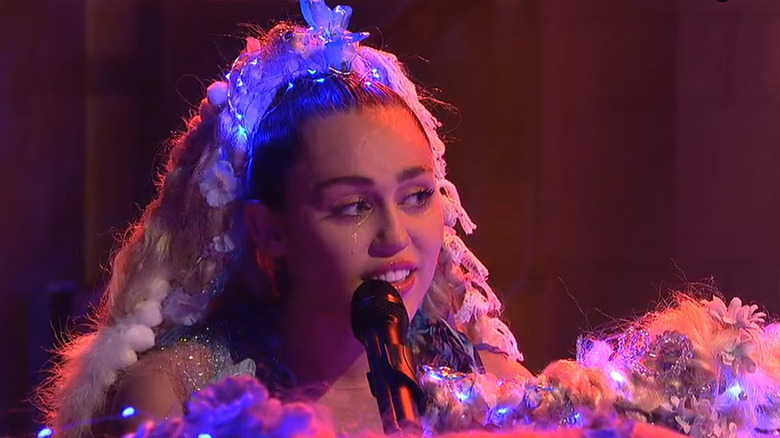 Miley performing on SNL