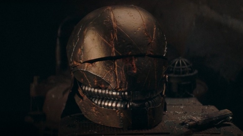 Qimir's helmet