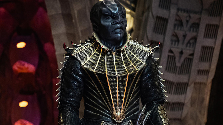 T'Kuvma Standing