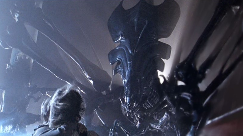 The queen Xenomorph confronts Ripley and Newt